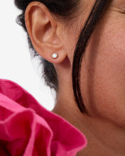 Load image into Gallery viewer, Baroness 4mm Studs - Silver|White Diamondettes