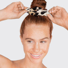 Load image into Gallery viewer, Towel Scrunchies - Leopard