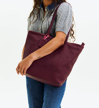 Load image into Gallery viewer, Plum Daily Tote
