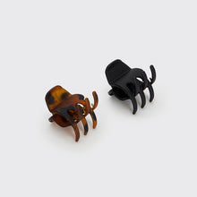 Load image into Gallery viewer, Eco-Friendly Medium Claw Clips 2pc set - Black &amp; Tort
